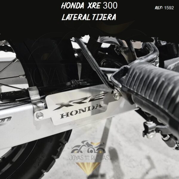 pieza Honda XRE 300 lateral tijera